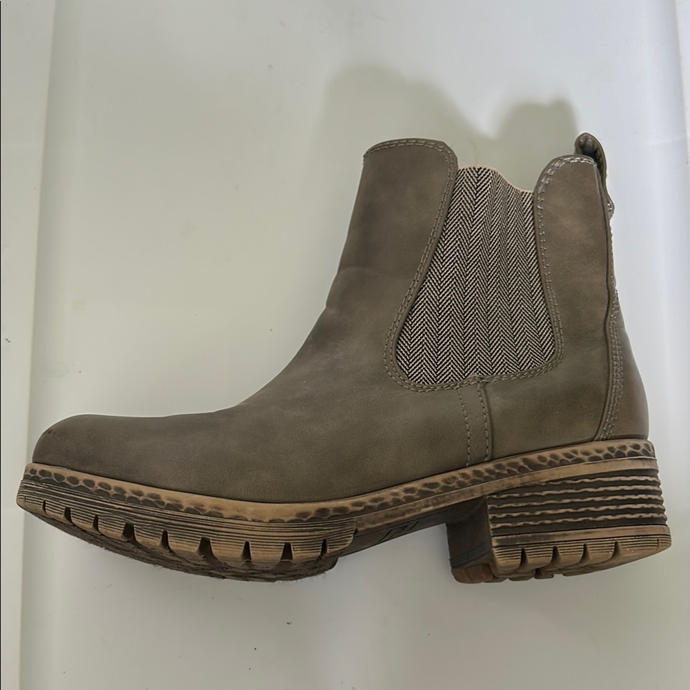 Maurices Gray Ankle Booties with Elastic Panels and Rugged Sole